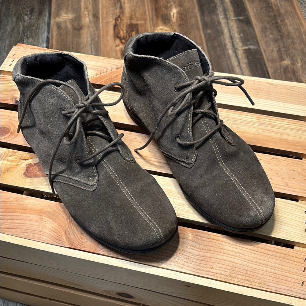 Taos Stellar Suede Boot Size 8 VG